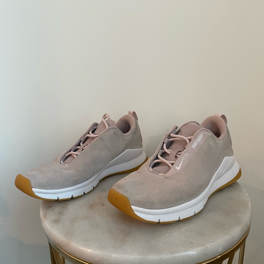 Women’s Nike rose sneakers size 9